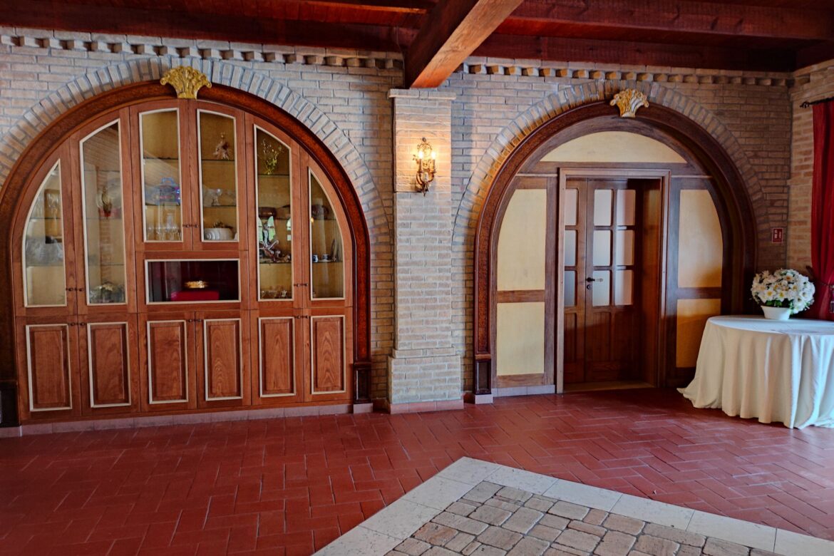Vetrina in legno di Rovere tinto